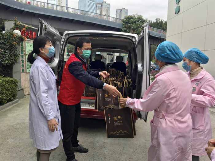 喜報(bào)：福州尚干餐飲公司榮獲第六屆“誠(chéng)信先進(jìn)單位”、公司董事長(zhǎng)鄭炳春榮獲“誠(chéng)信工作先進(jìn)個(gè)人”