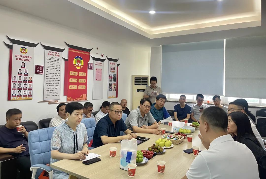 農(nóng)工黨昆明市委員會(huì)副主委杜迎玉一行走訪調(diào)研尚干小吃公司